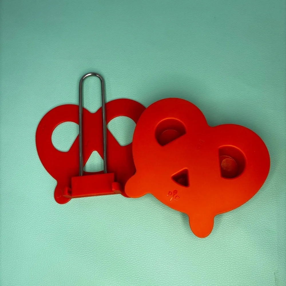 Pampered Chef Ultimate Soft Pretzel-Making Utensil‎